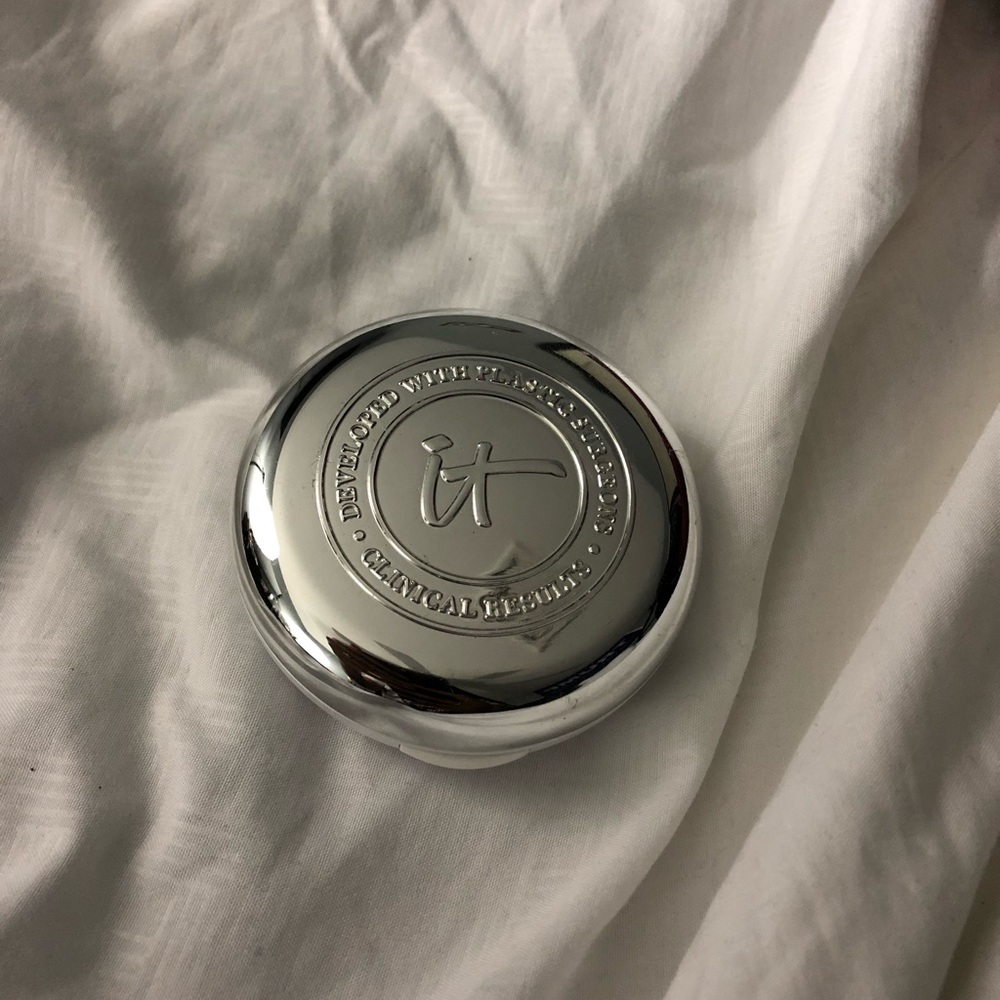 itCosmetics Confidence in a compact: TAN